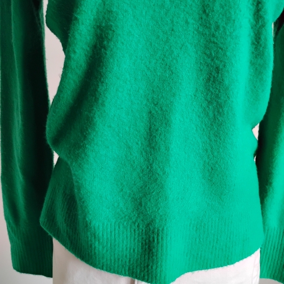 J. Crew Factory Extra Soft Crew Neck Sweater Bright Green Colorful Cozy Size XS - Picture 2 of 13